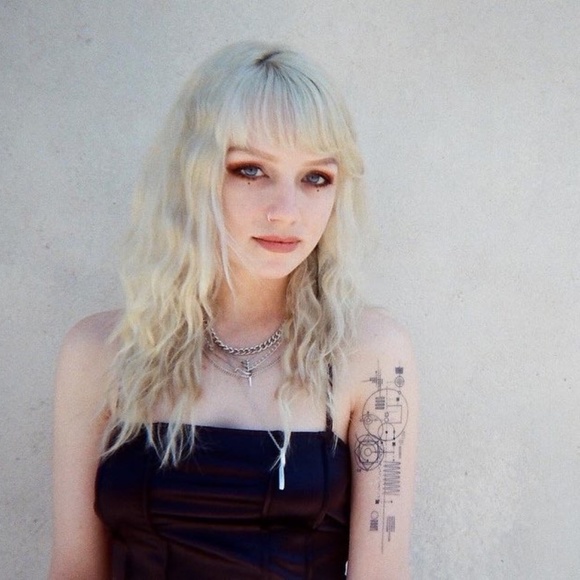 Meet your Posher, Brandy - Picture 1 of 1